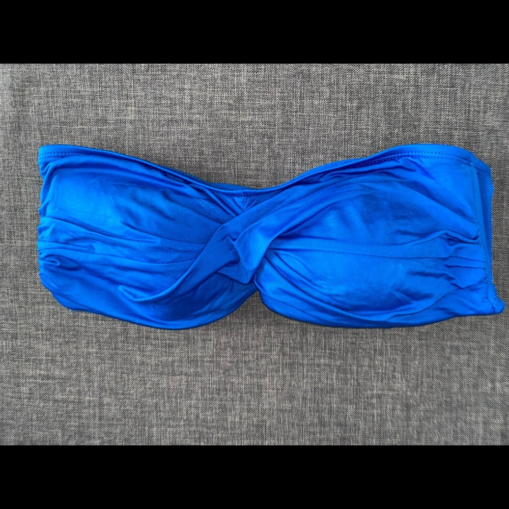 Twist bando bikini top